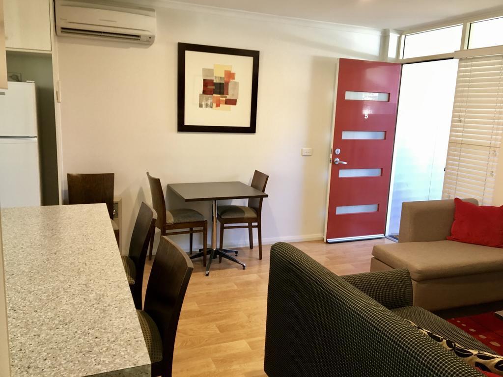 Encore Apartments باثورست المظهر الخارجي الصورة