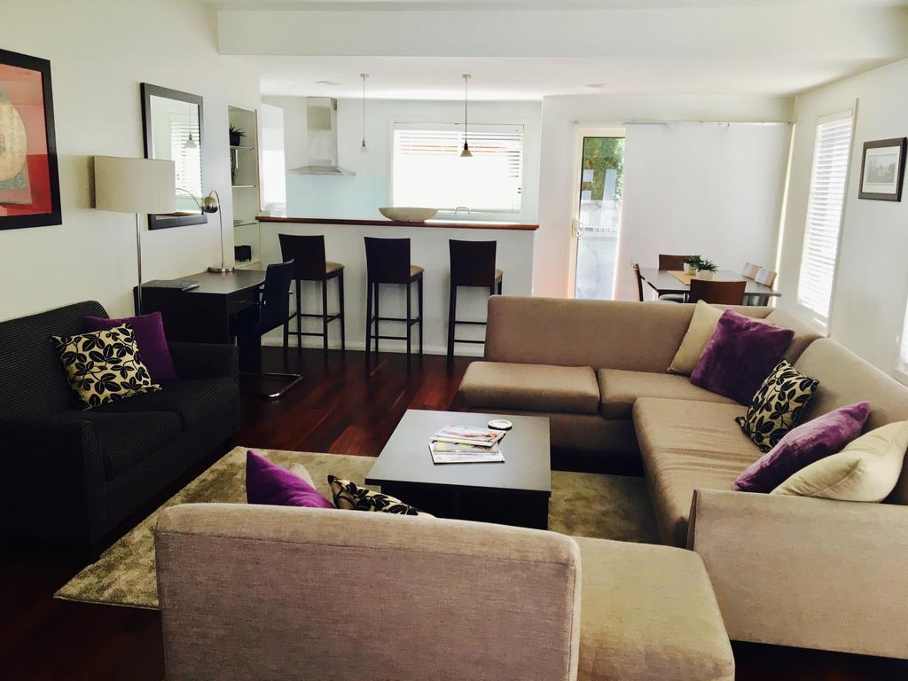 Encore Apartments باثورست المظهر الخارجي الصورة